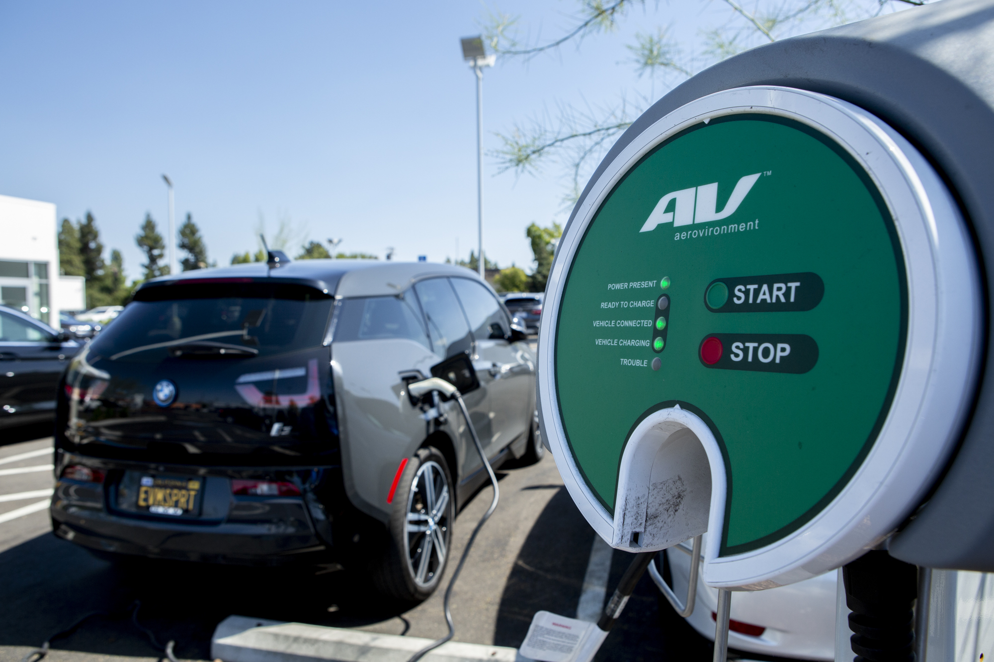 Five automakers finalize deal with California to clean up car 