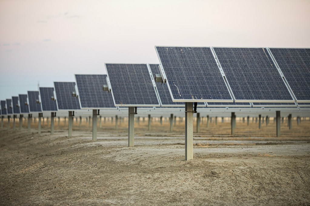 Solar panels at the Kettleman City Power solar farm on July 27, 2022. Photo by Larry Valenzuela, CalMatters/CatchLight Local