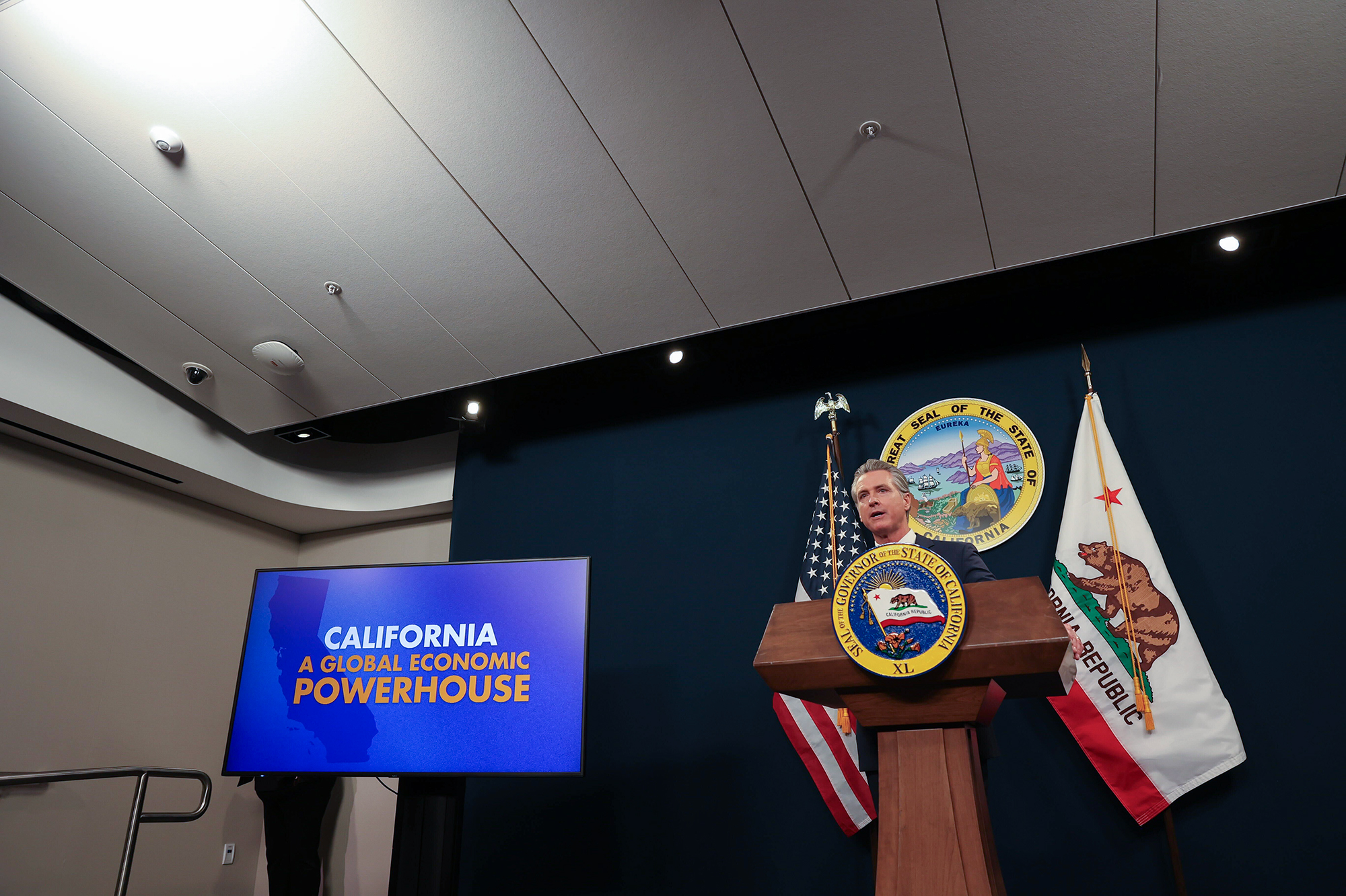 Newsom's last budget: Cut California spending now, save for the AI bubble to burst